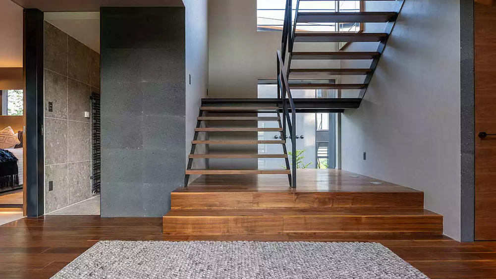 Rinzan Chalet - Welcoming foyer with elegant touches